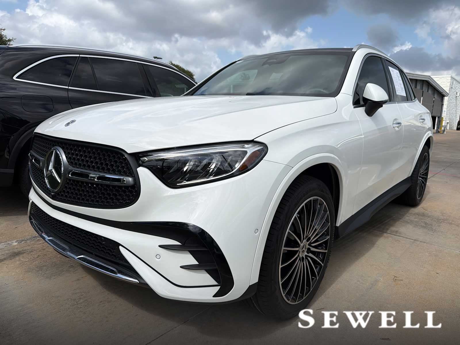 2026 Mercedes-Benz GLC GLC 300's photo