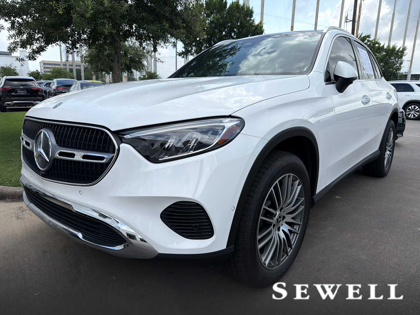 2026 Mercedes-Benz GLC GLC 300's photo