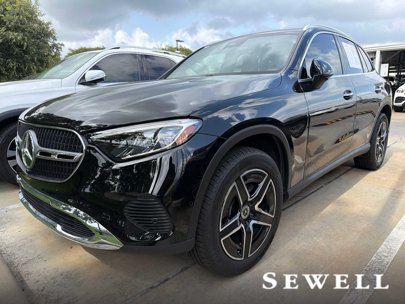 2026 Mercedes-Benz GLC GLC 300's photo