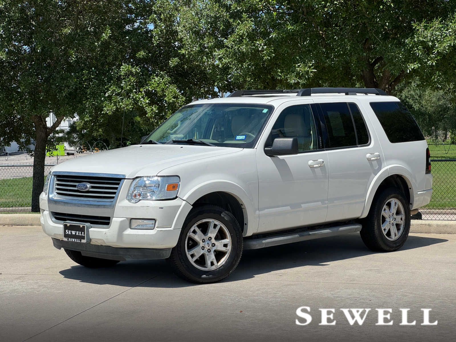 2010 Ford Explorer XLT's photo