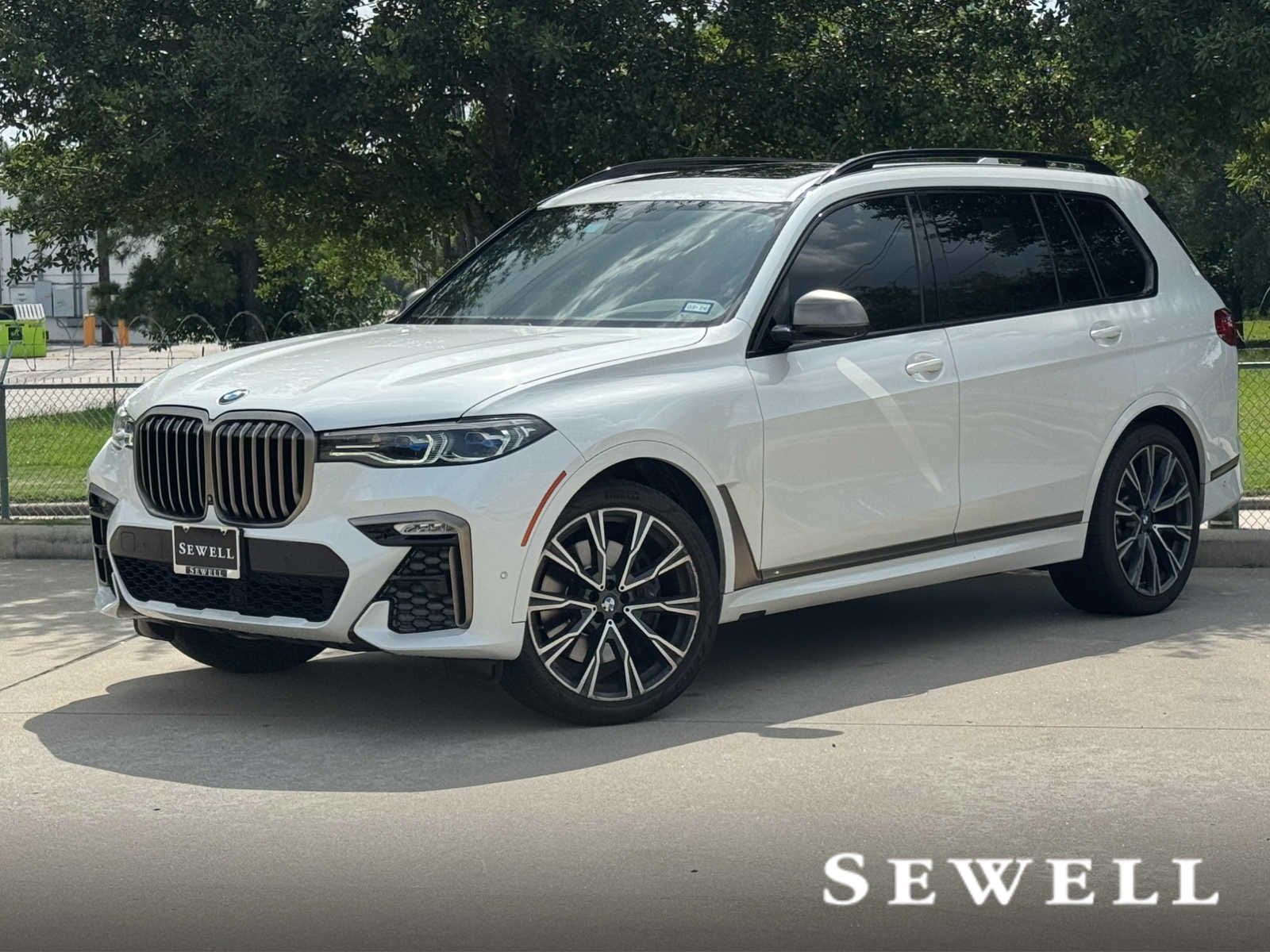 2021 BMW X7 M50i's photo