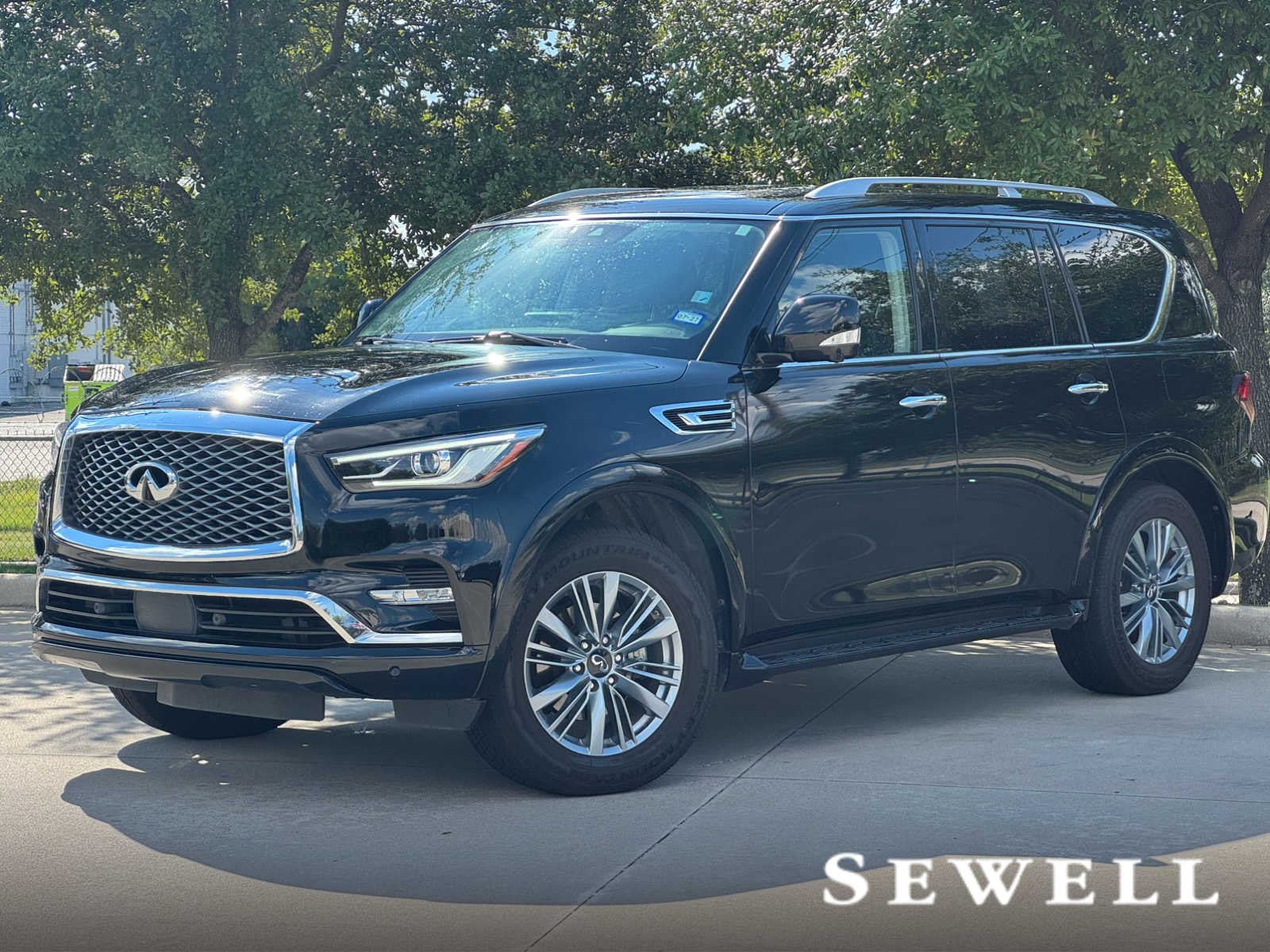 2022 INFINITI QX80 LUXE