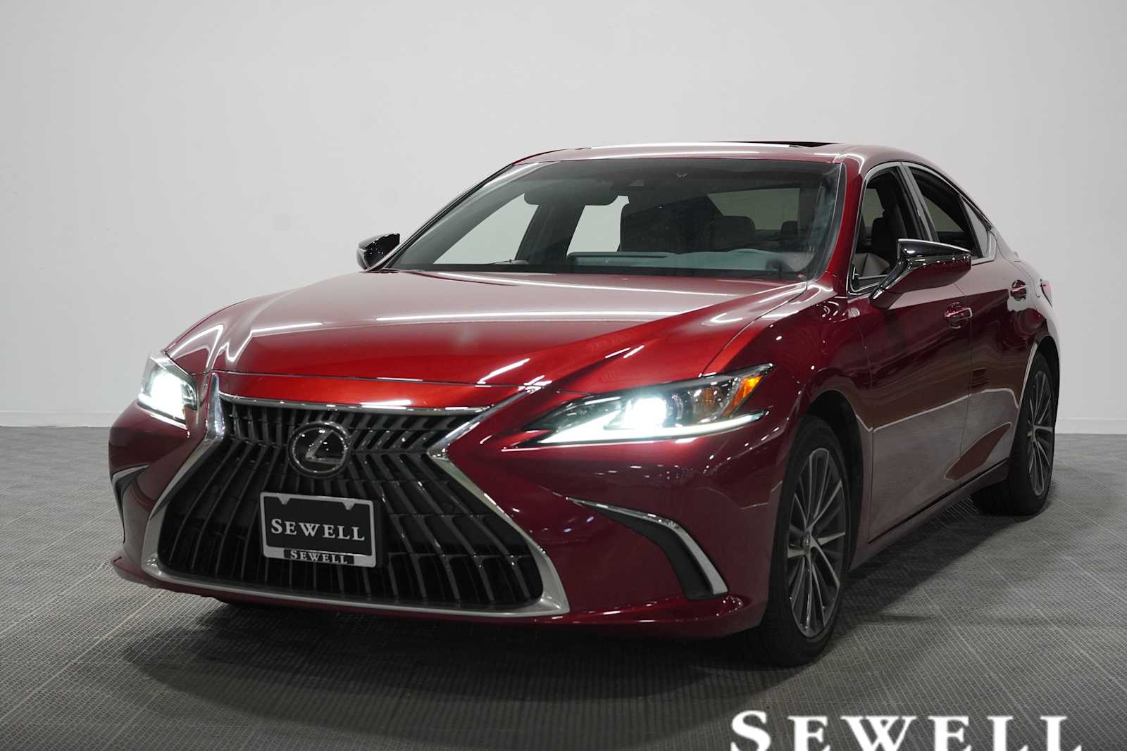 2025 Lexus ES 300h 