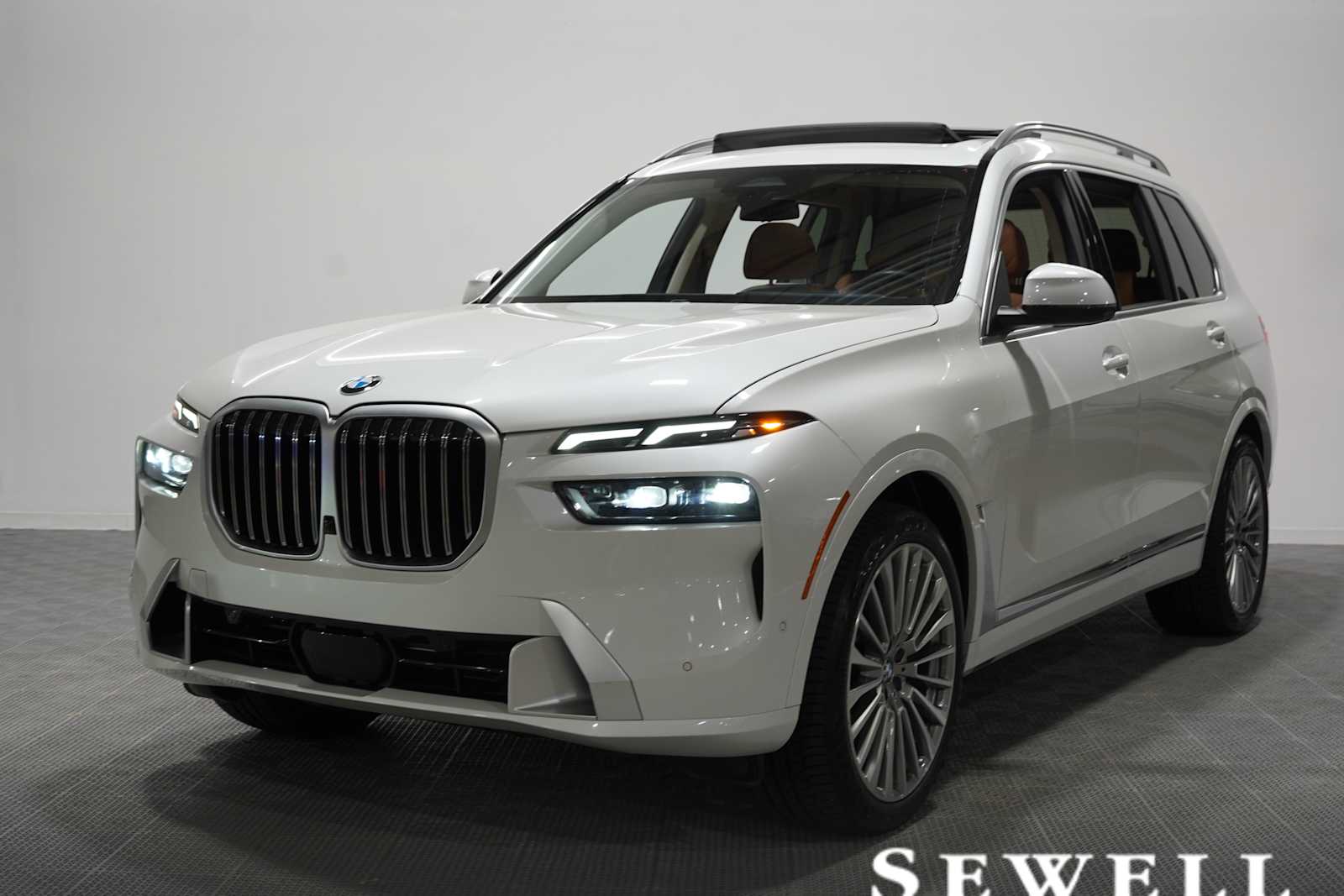2023 BMW X7 xDrive40i's photo