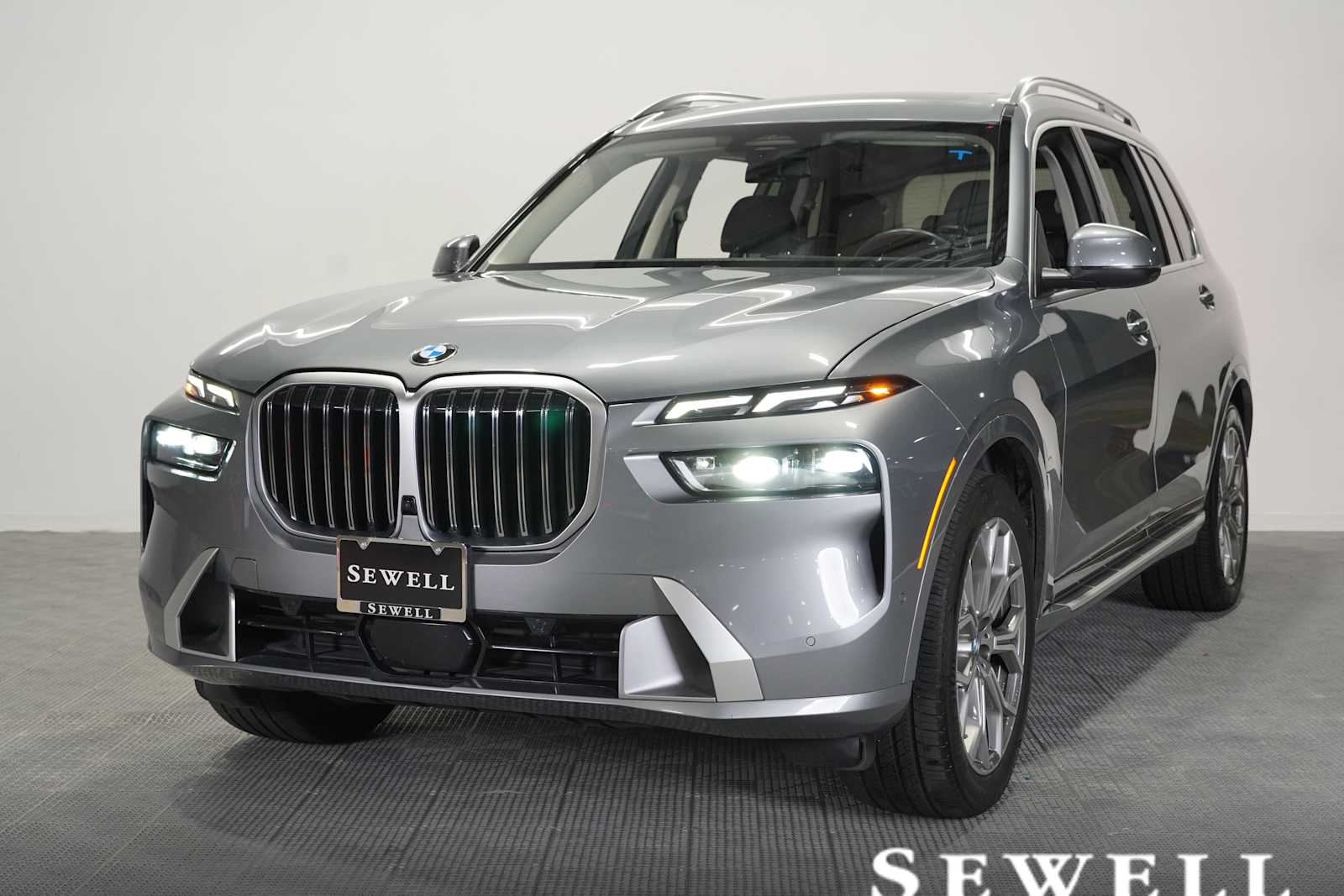 2025 BMW X7 xDrive40i's photo
