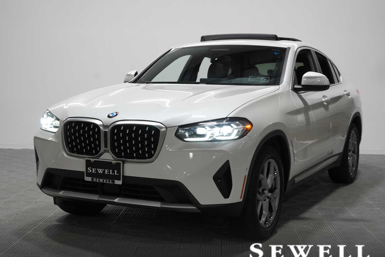 2024 BMW X4 xDrive30i's photo