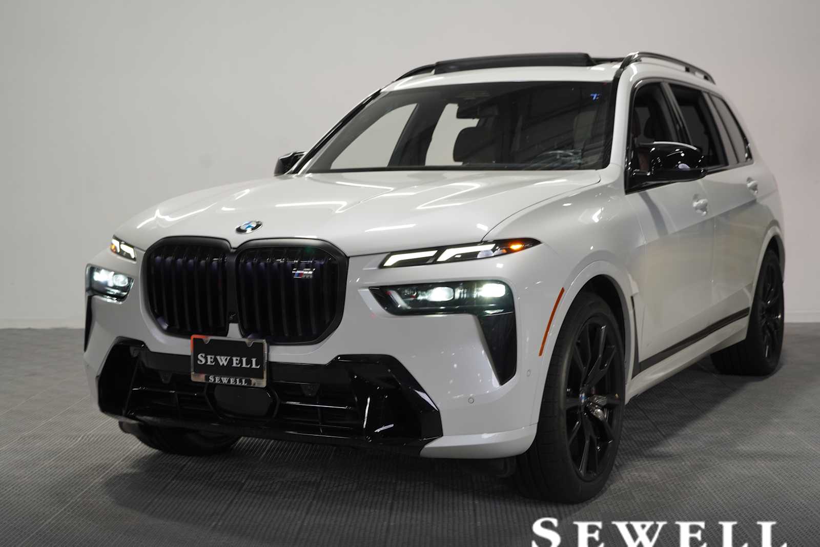 2024 BMW X7 M60i's photo