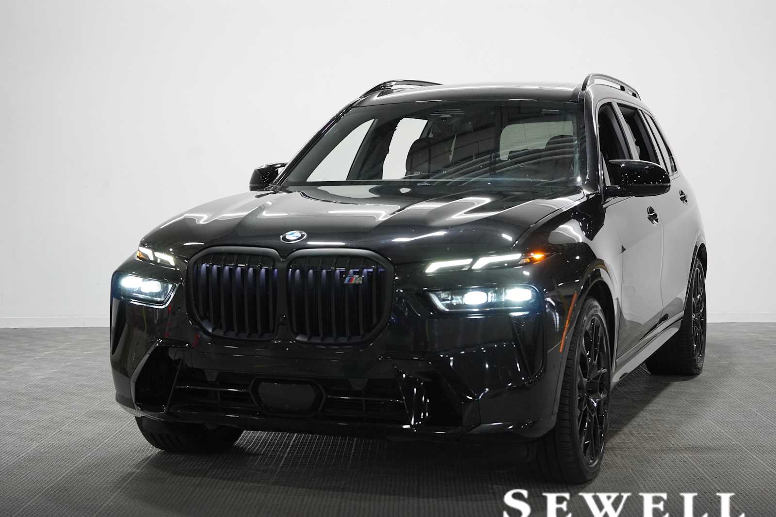 2025 BMW X7 M60i