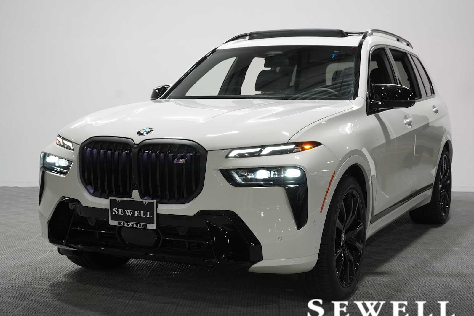 2025 BMW X7 M60i's photo
