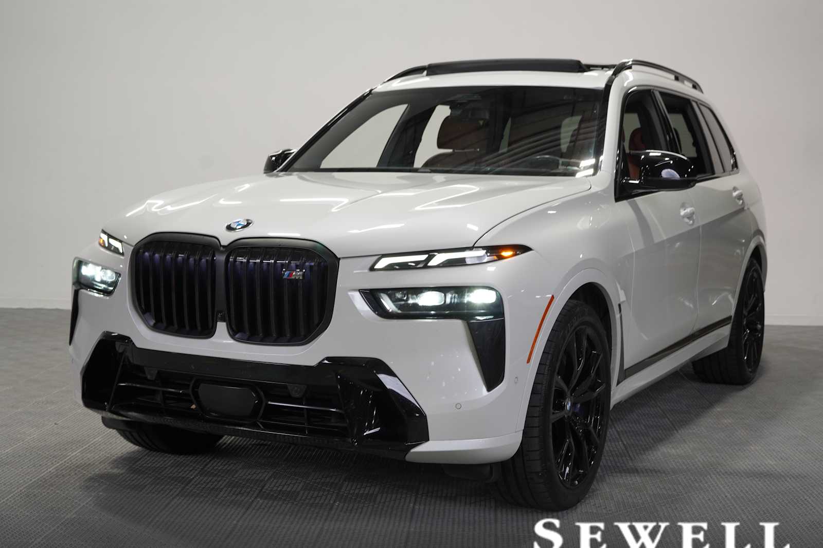 2024 BMW X7 M60i's photo