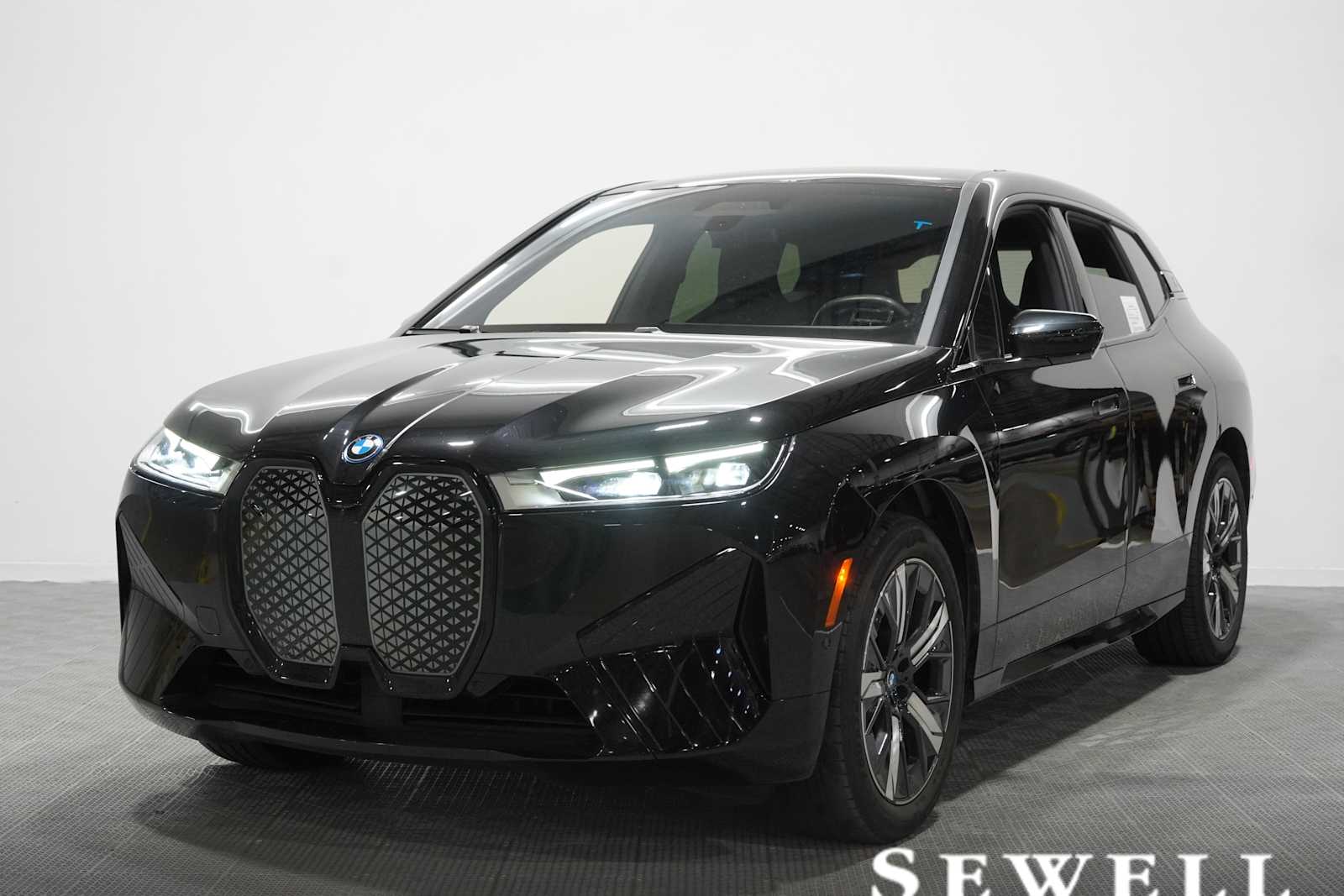 2024 BMW iX xDrive50's photo
