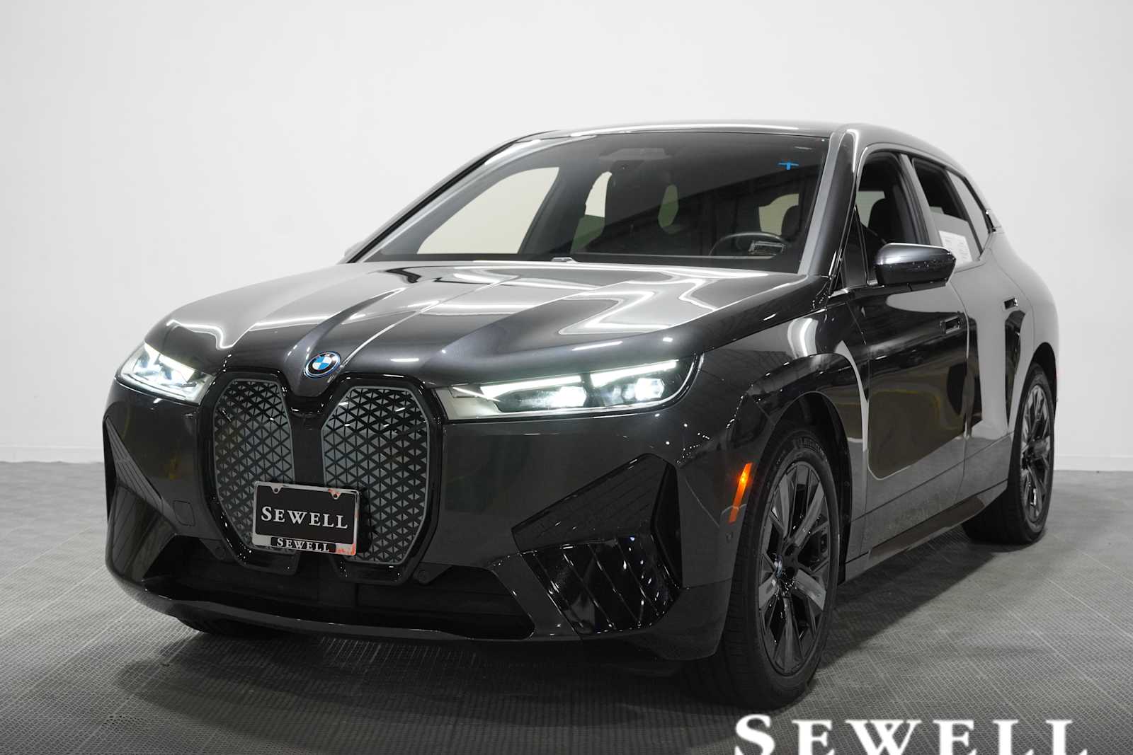 2024 BMW iX xDrive50's photo