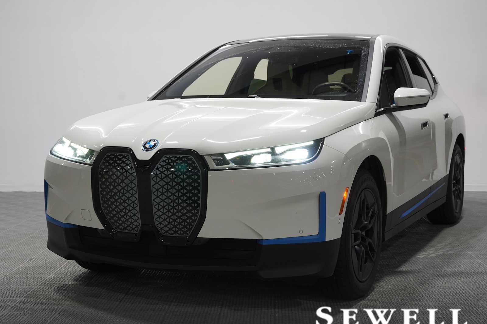 2024 BMW iX xDrive50's photo