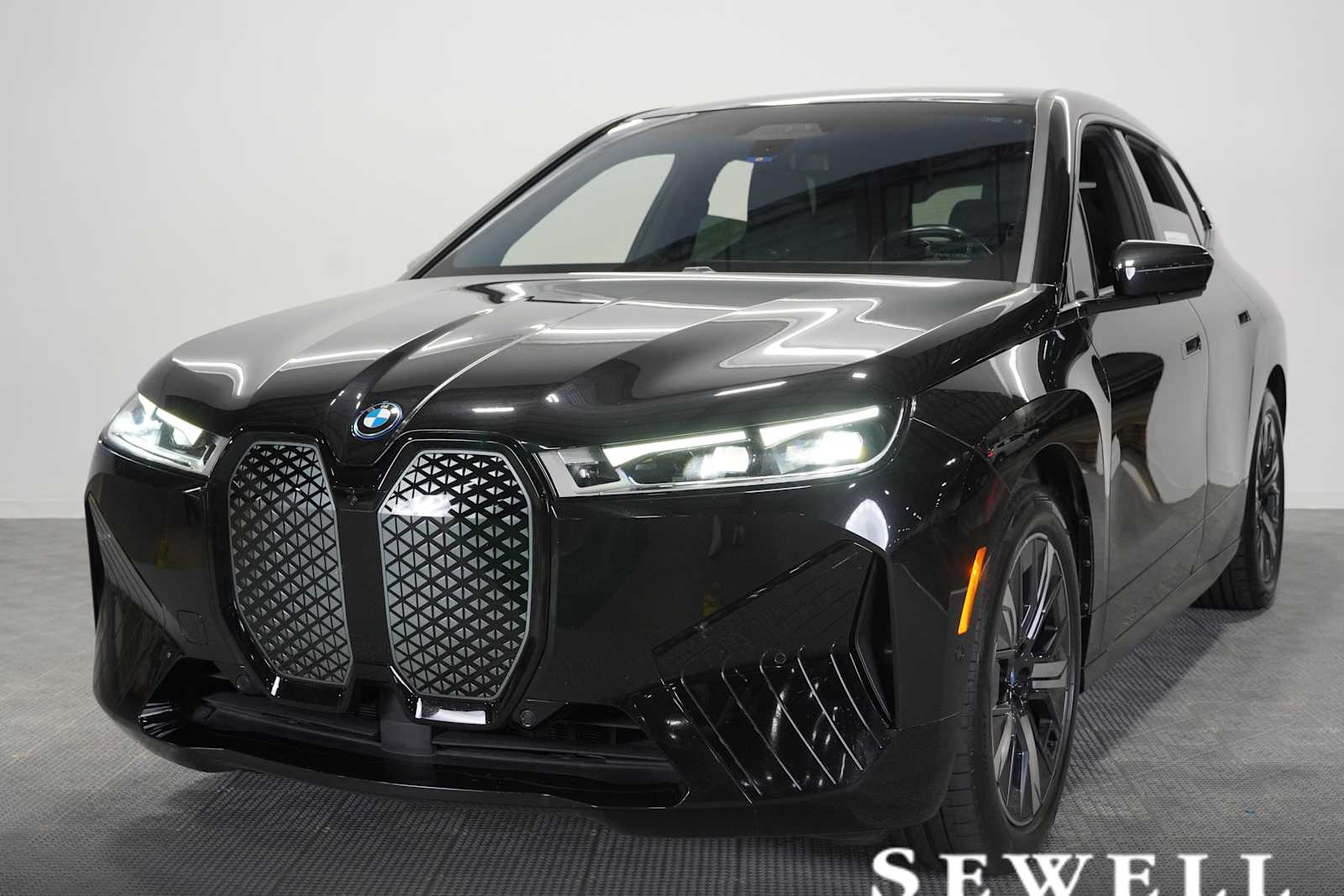 2023 BMW iX xDrive50's photo