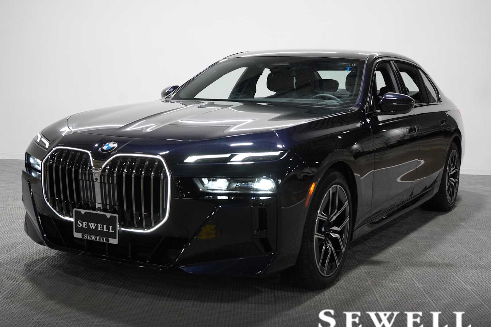 2026 BMW 740i 740i