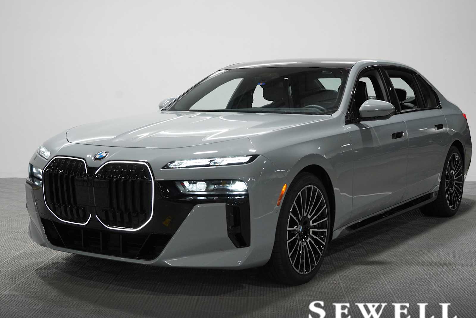 2026 BMW 740i 740i
