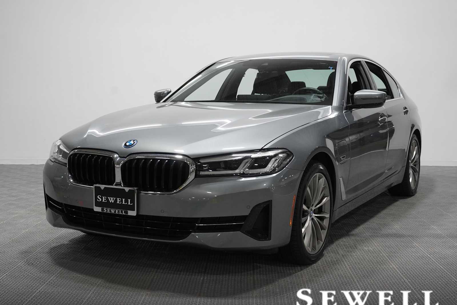2023 BMW 5 Series 530e xDrive iPerformance Sedan's photo