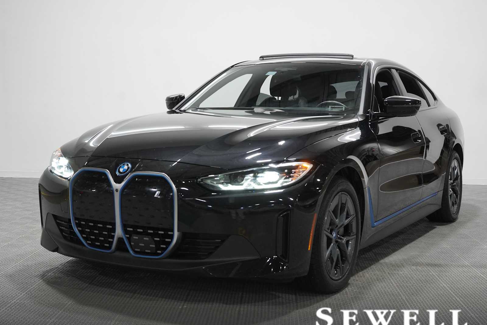 2023 BMW i4 eDrive35's photo
