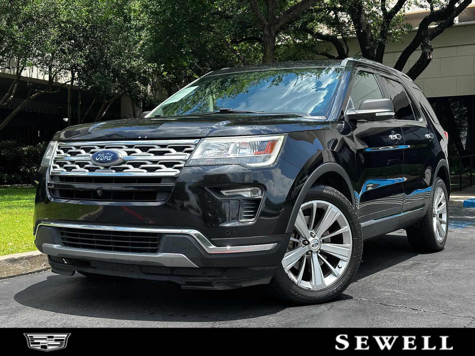 2019 Ford Explorer Limited 4WD's photo