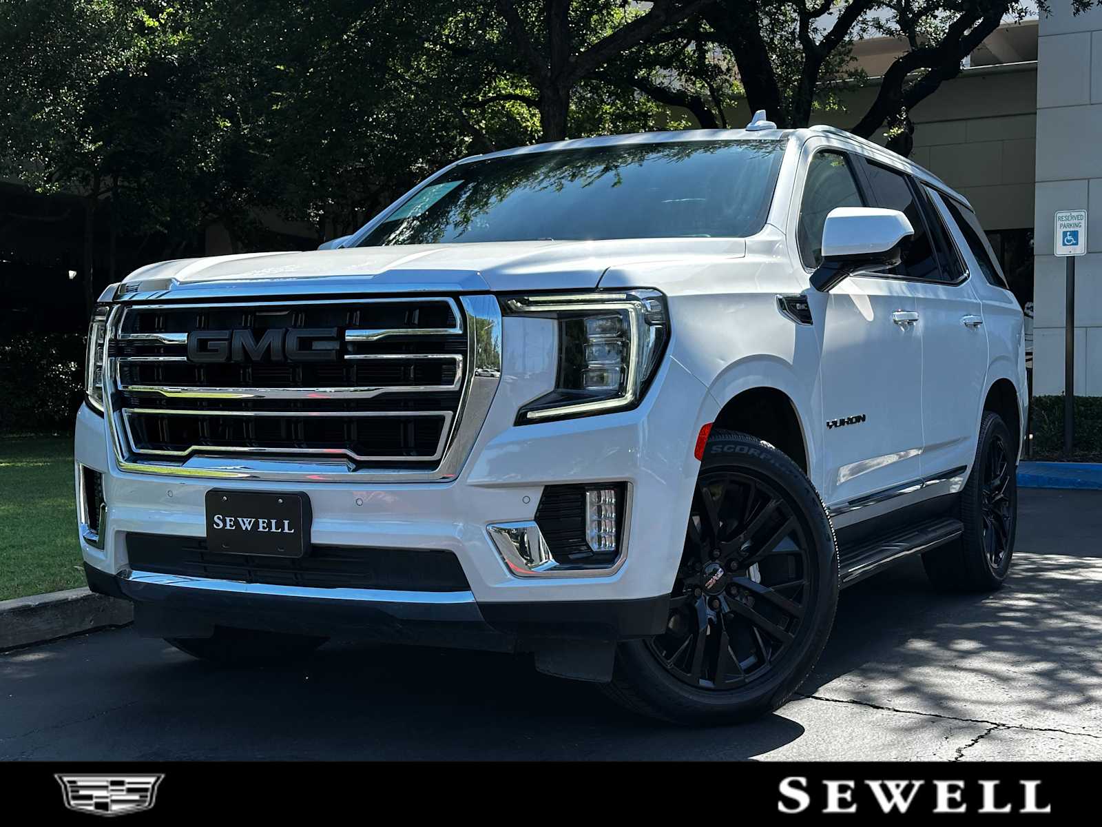 2023 GMC Yukon SLT