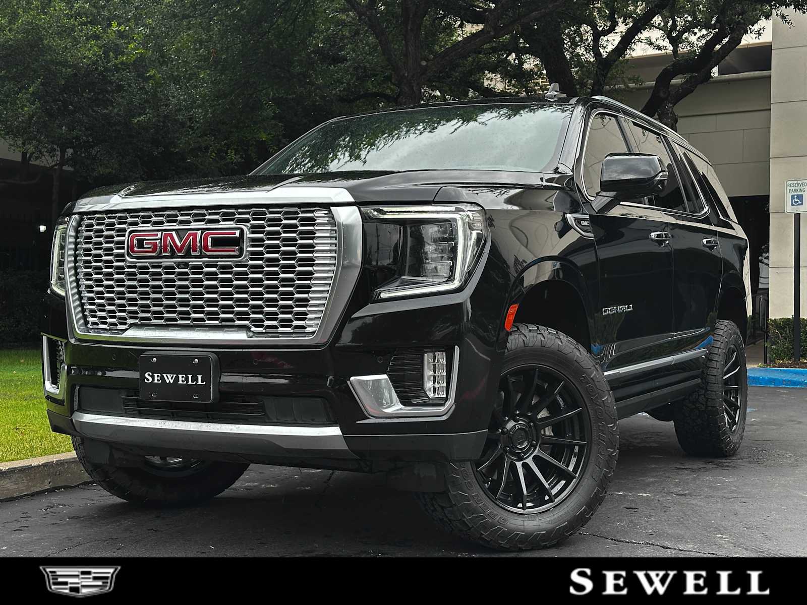 2021 GMC Yukon 4WD Denali's photo