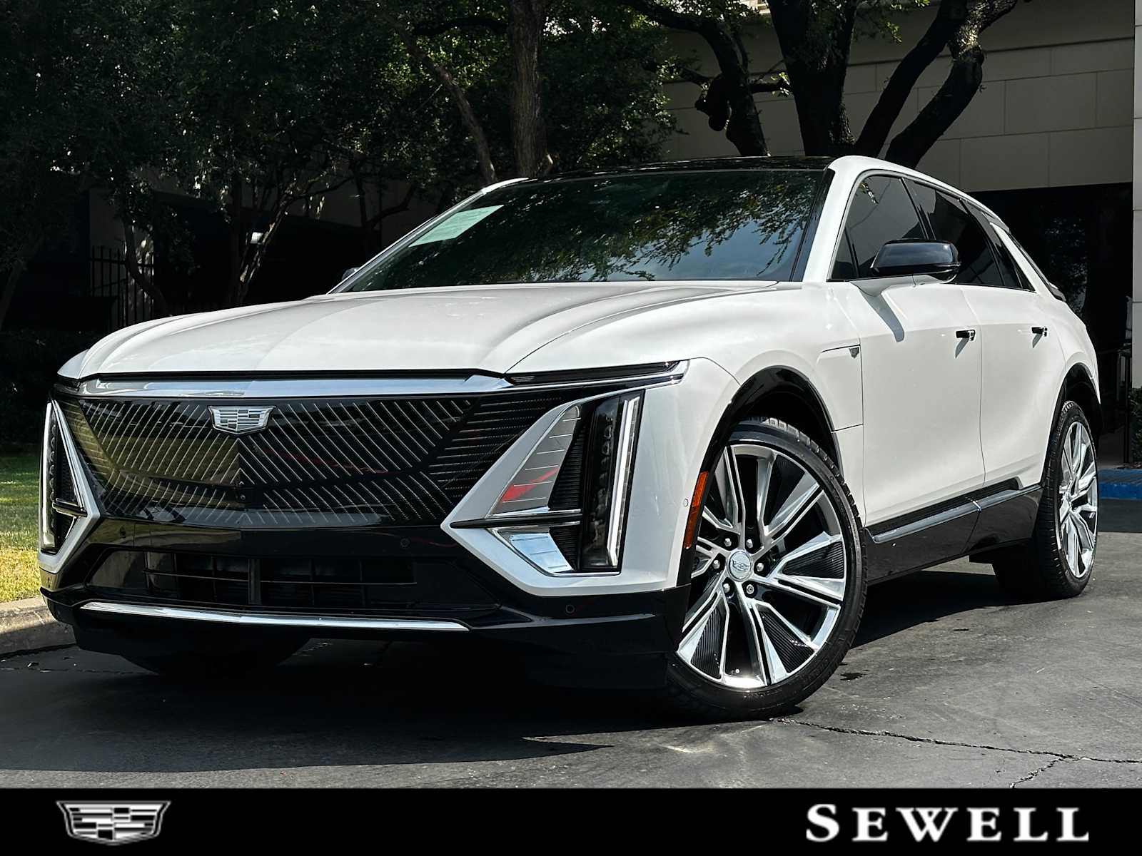 2024 Cadillac LYRIQ Luxury 3