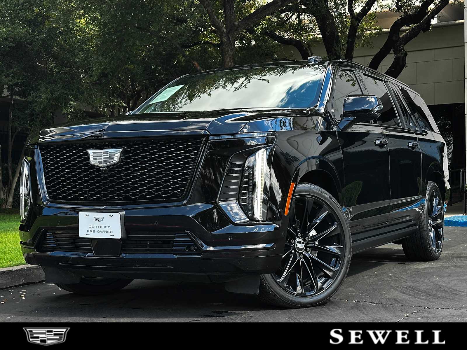 Making Cost Icon Certified Pre-Owned 2025 Cadillac Escalade ESV Sport Platinum SUV in ...