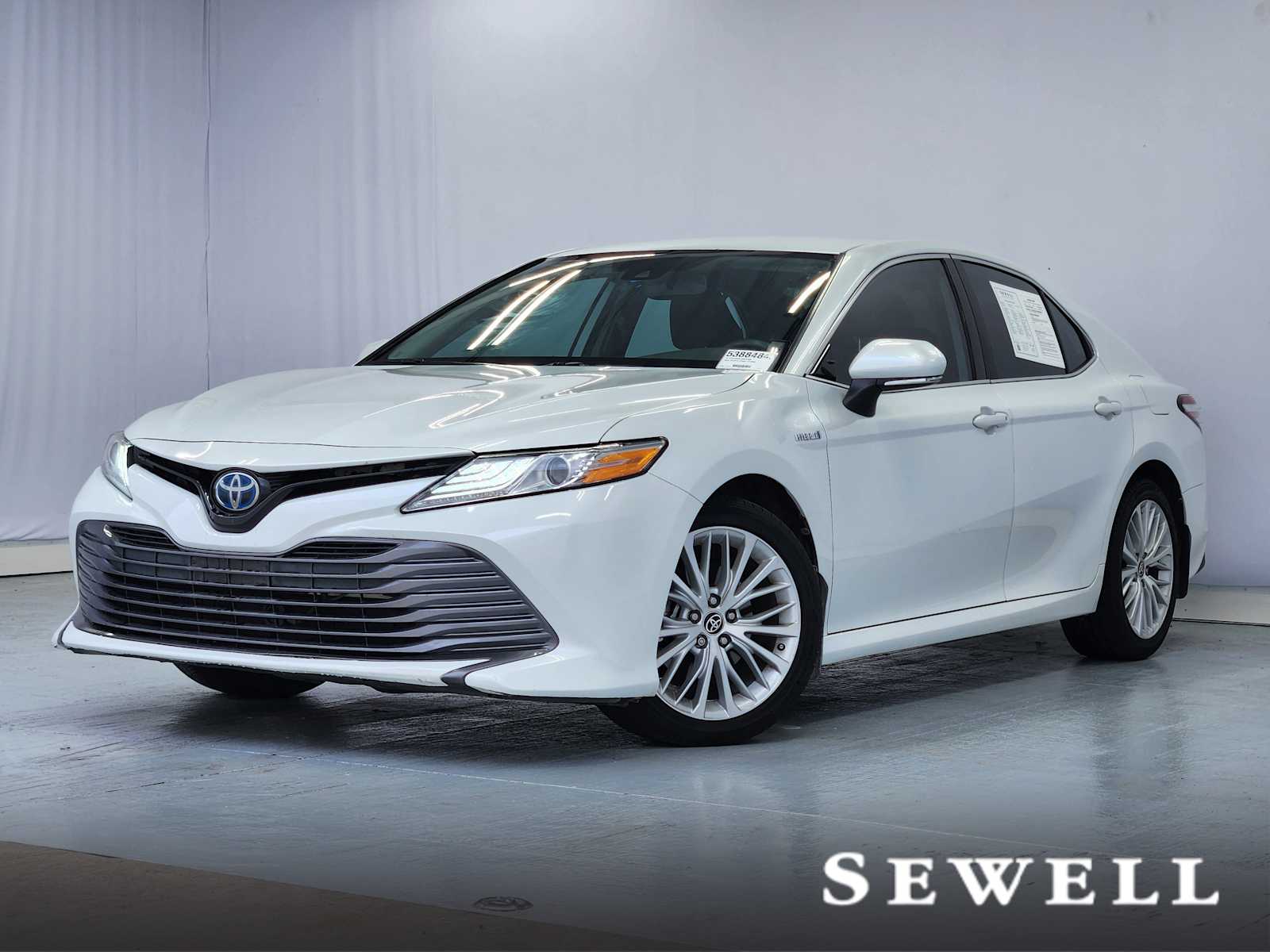 2020 Toyota Camry Hybrid XLE