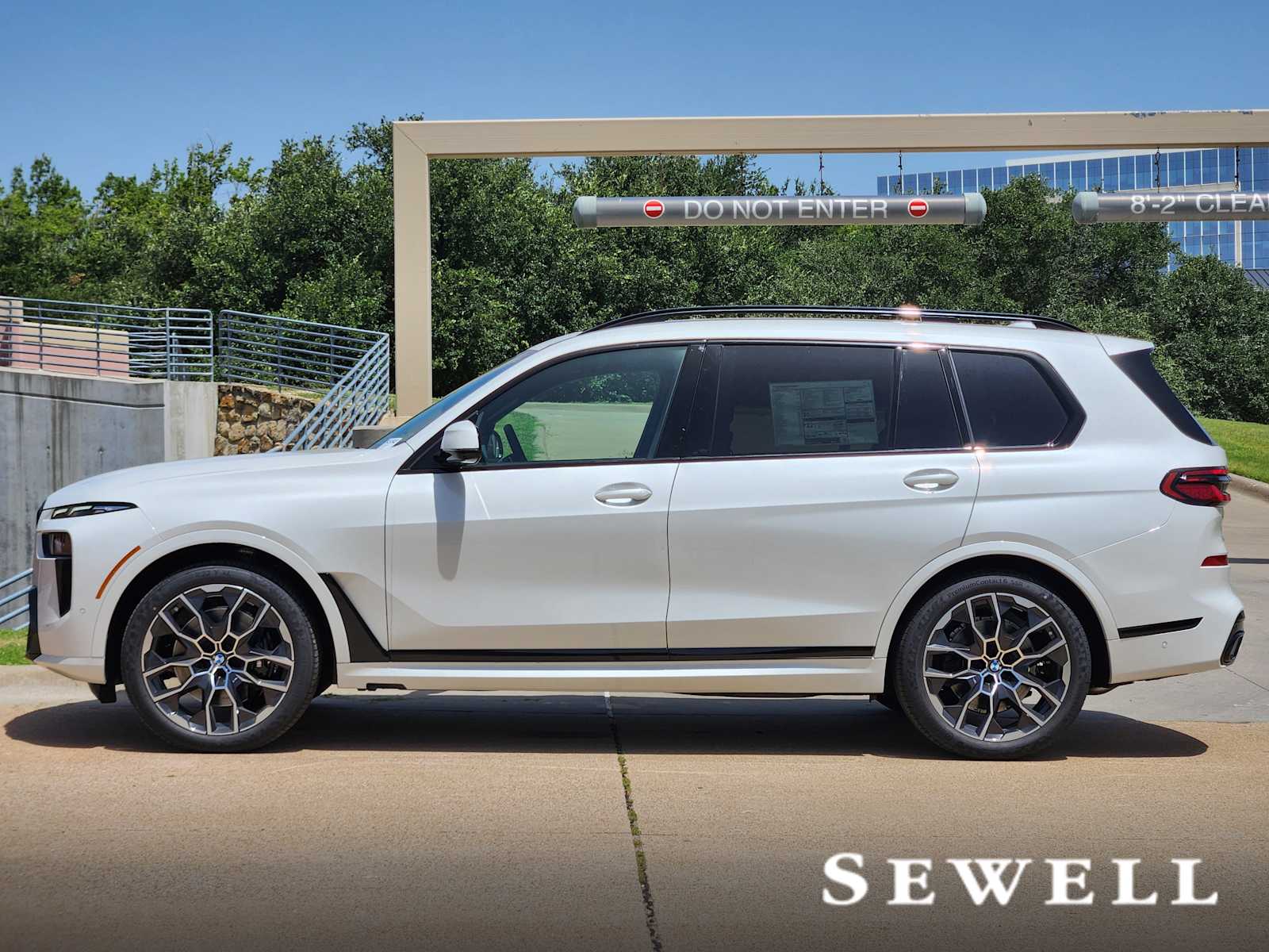 New 2027 Mineral White Metallic BMW xDrive40i image 2