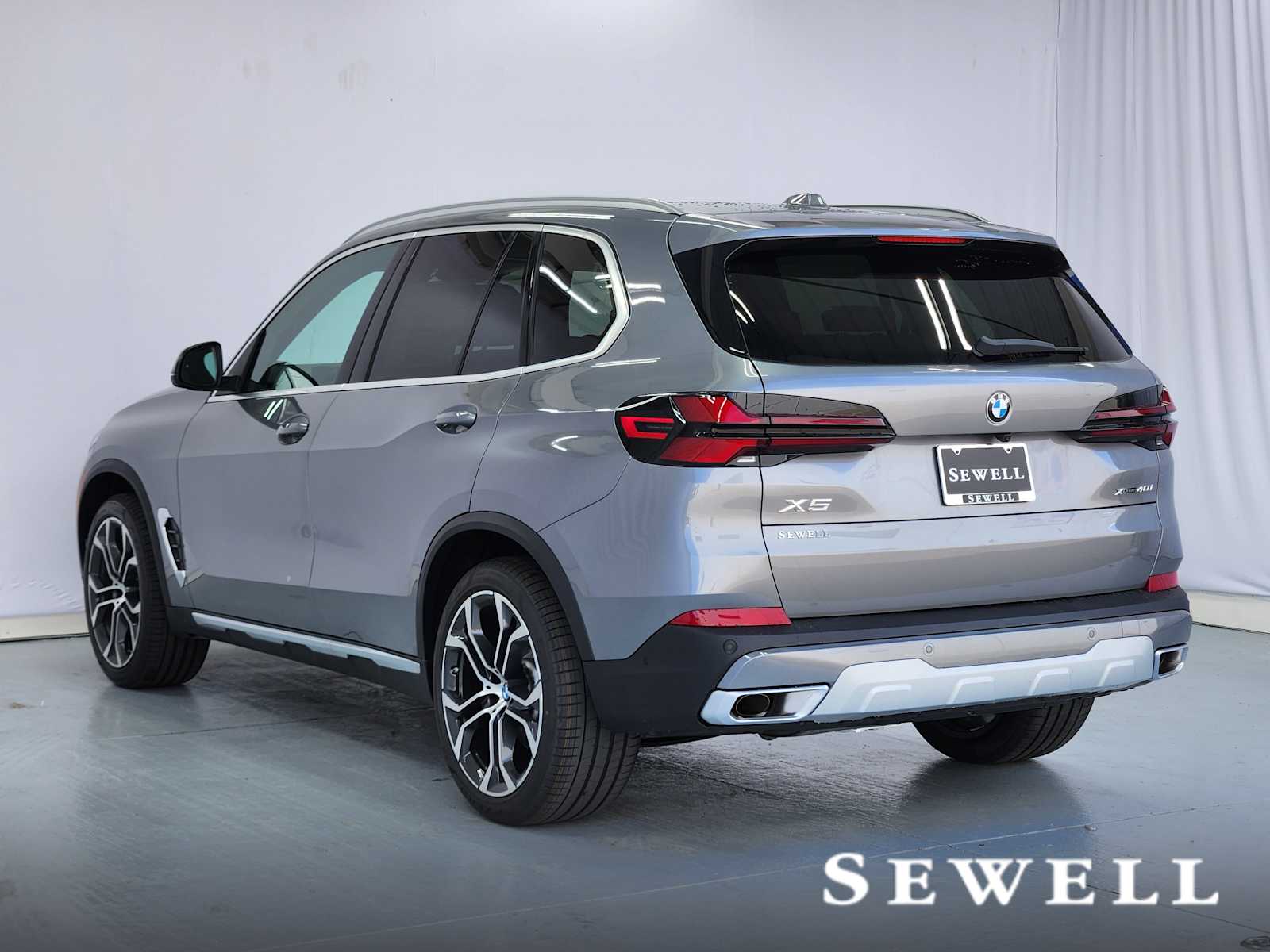 New 2026 Skyscraper Grey Metallic BMW xDrive40i image 3