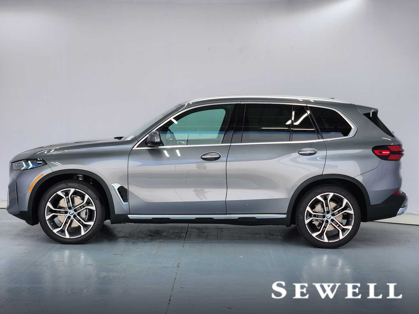 New 2026 Skyscraper Grey Metallic BMW xDrive40i image 2