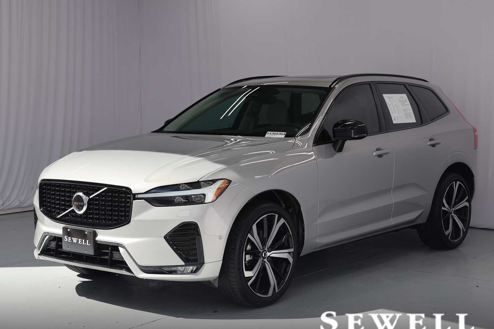 2023 Volvo XC60 Ultimate Dark Theme
