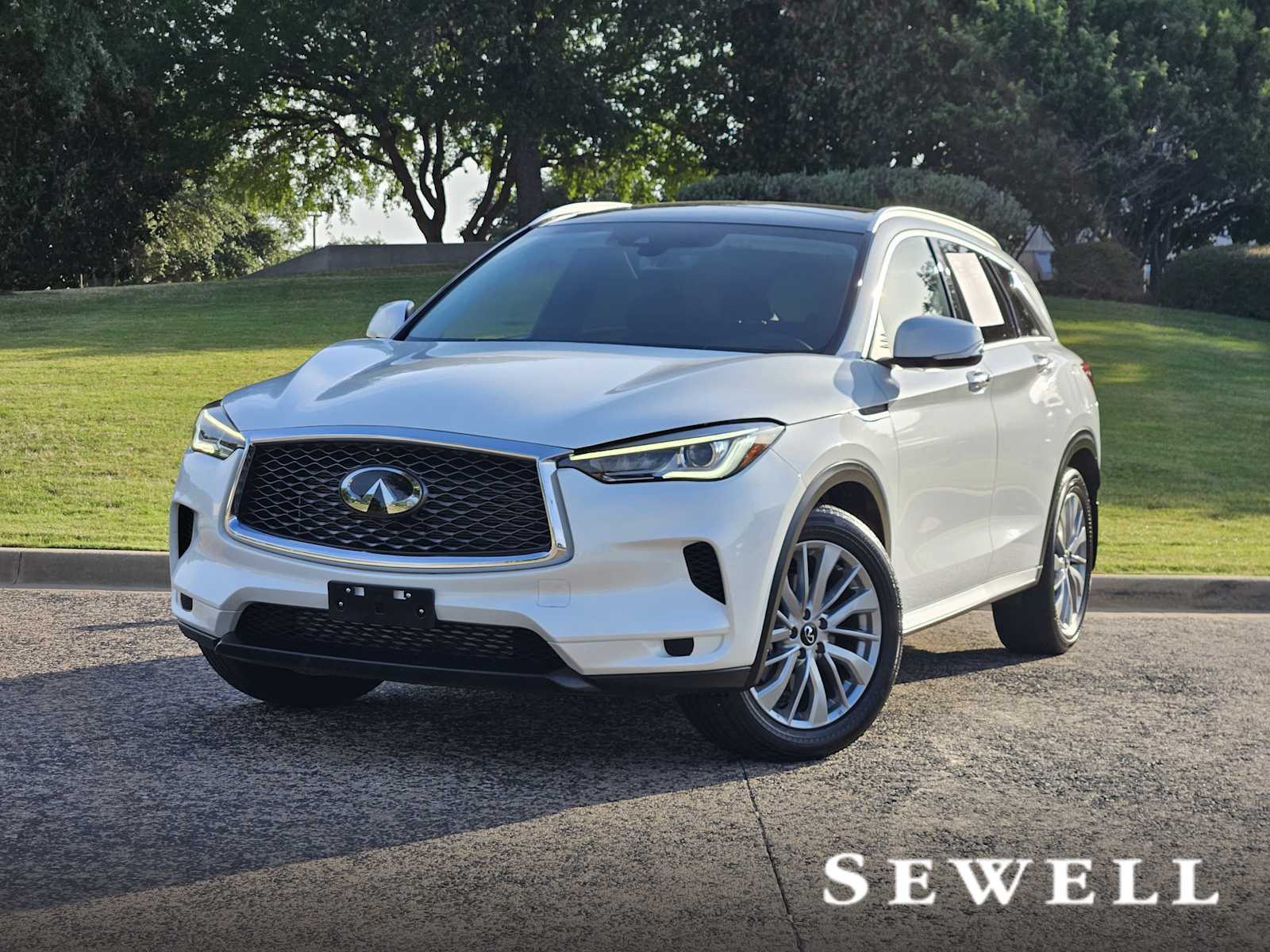 2023 INFINITI QX50 LUXE