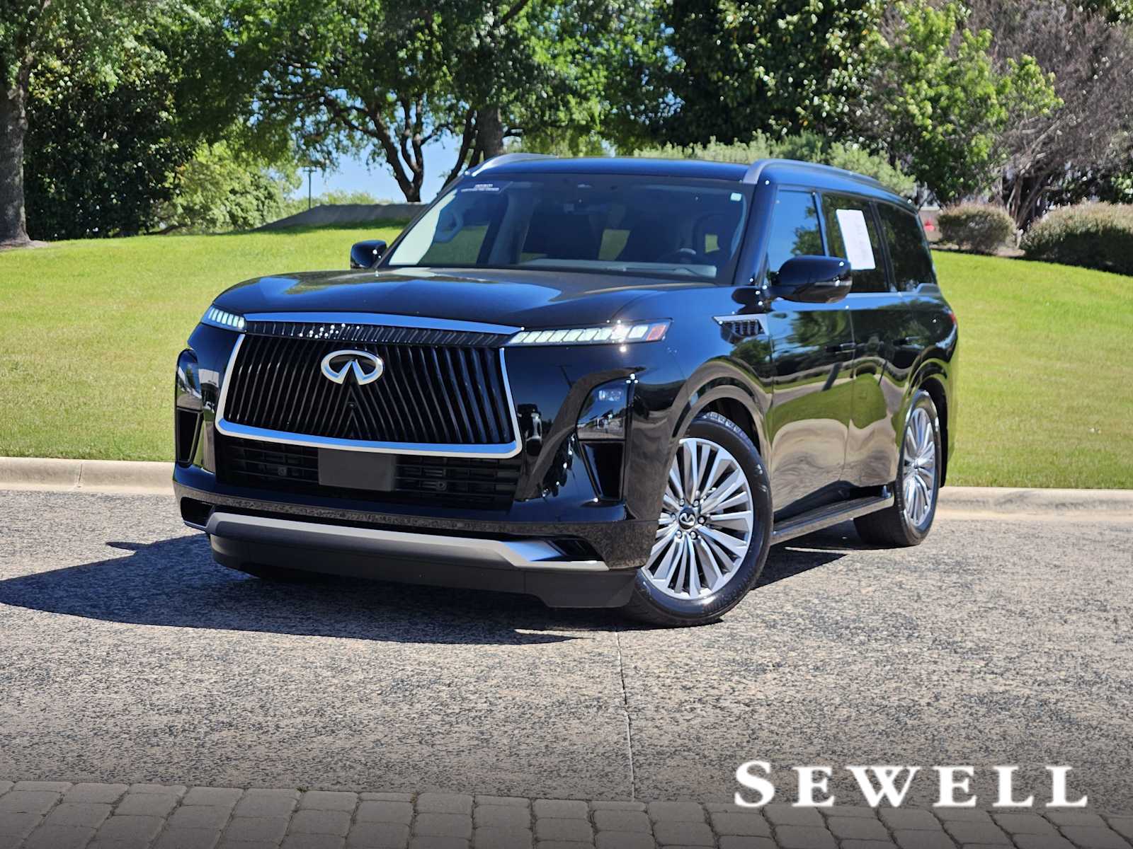 2026 INFINITI QX80 LUXE