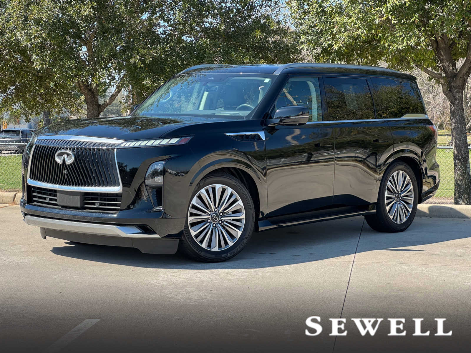 2025 INFINITI QX80 LUXE