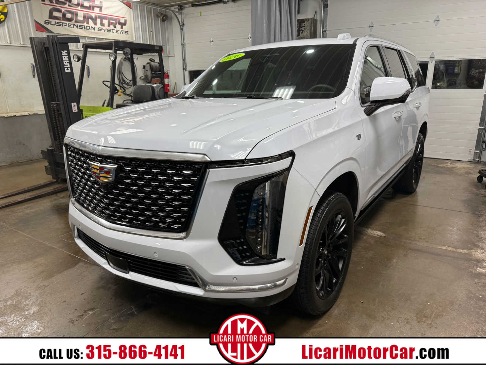 Vibrant White Tricoat 2026 Cadillac Escalade Luxury 4WD SUV / Crossover Four-Wheel Drive Automatic