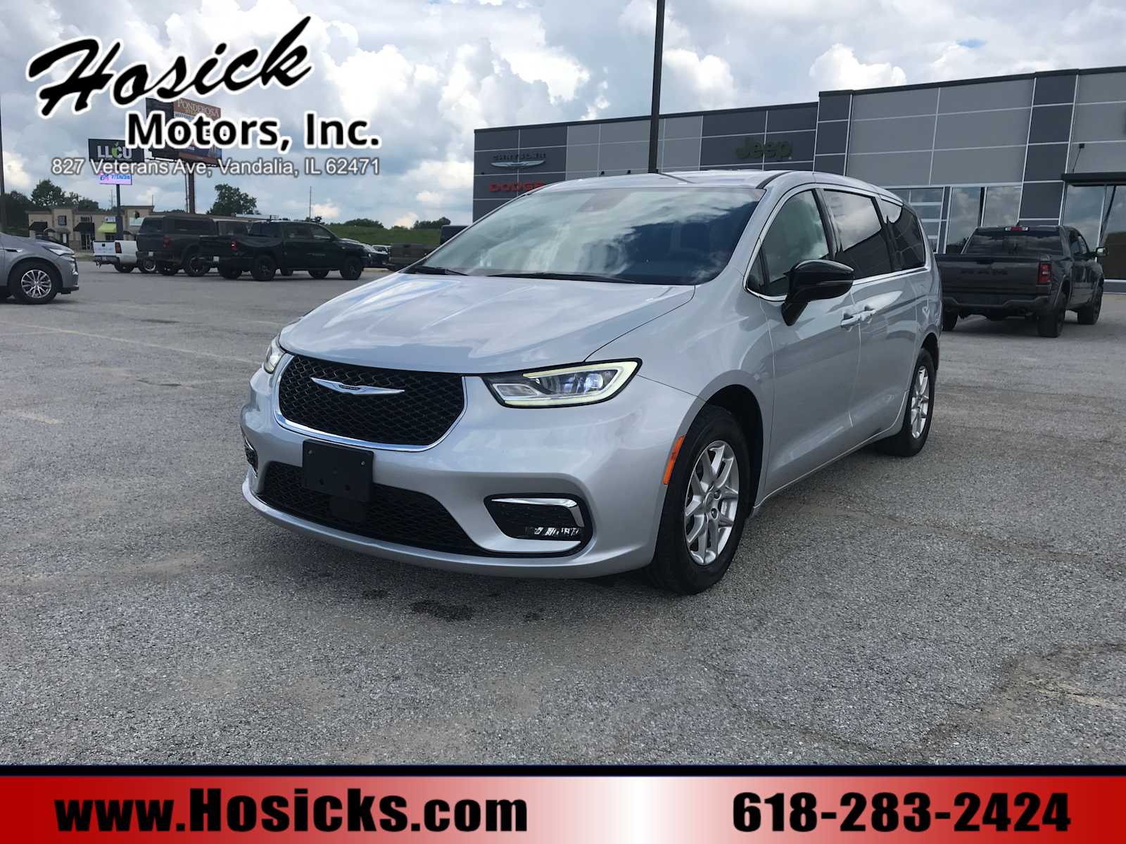 Silver Mist Clearcoat 2024 Chrysler Pacifica Minivan Front-Wheel Drive 9-Speed Automatic