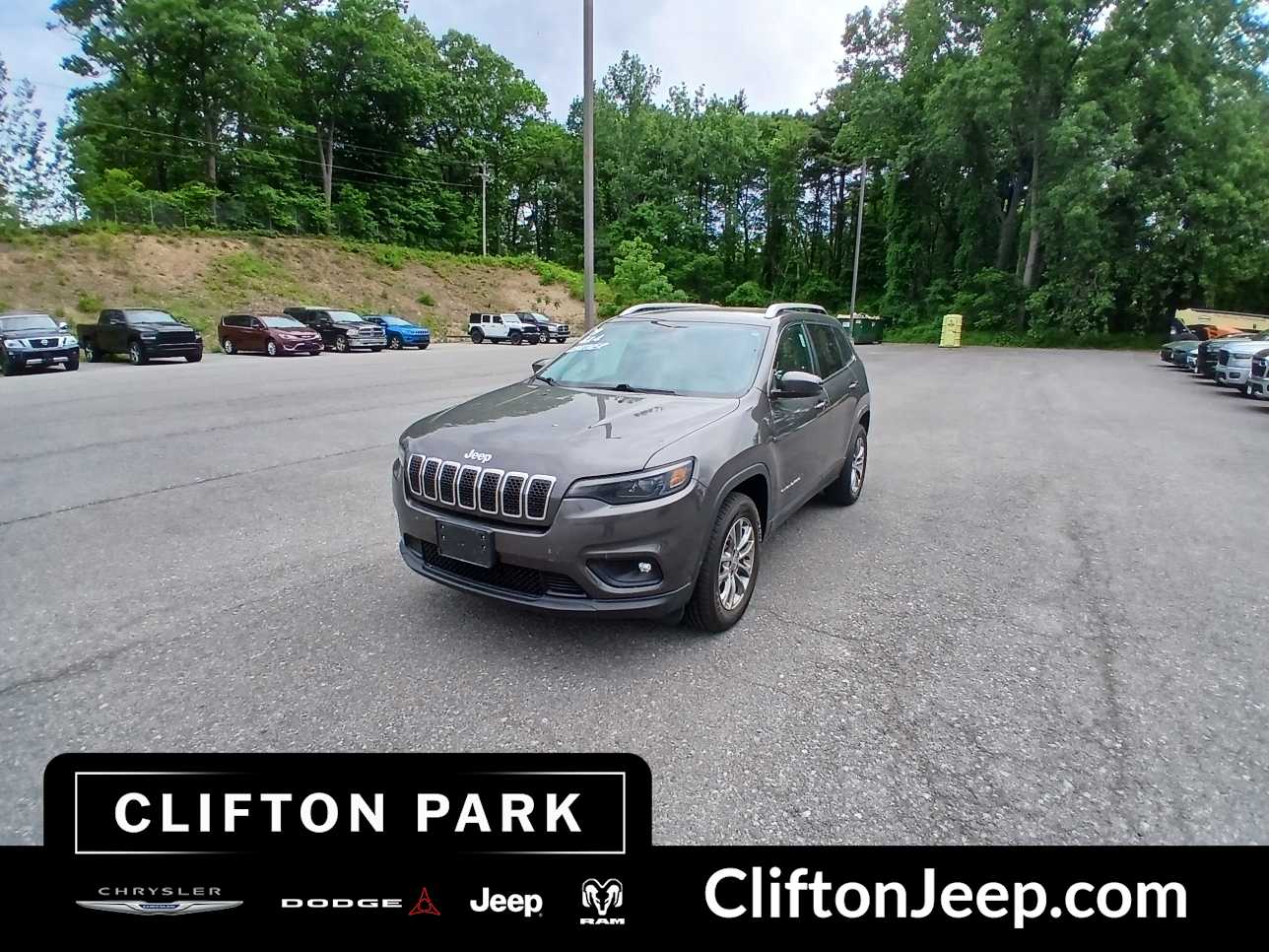 Gray (Granite Crystal Metallic Clearcoat) 2019 Jeep Cherokee Latitude Plus 4WD SUV / Crossover Four-Wheel Drive 9-Speed Automatic