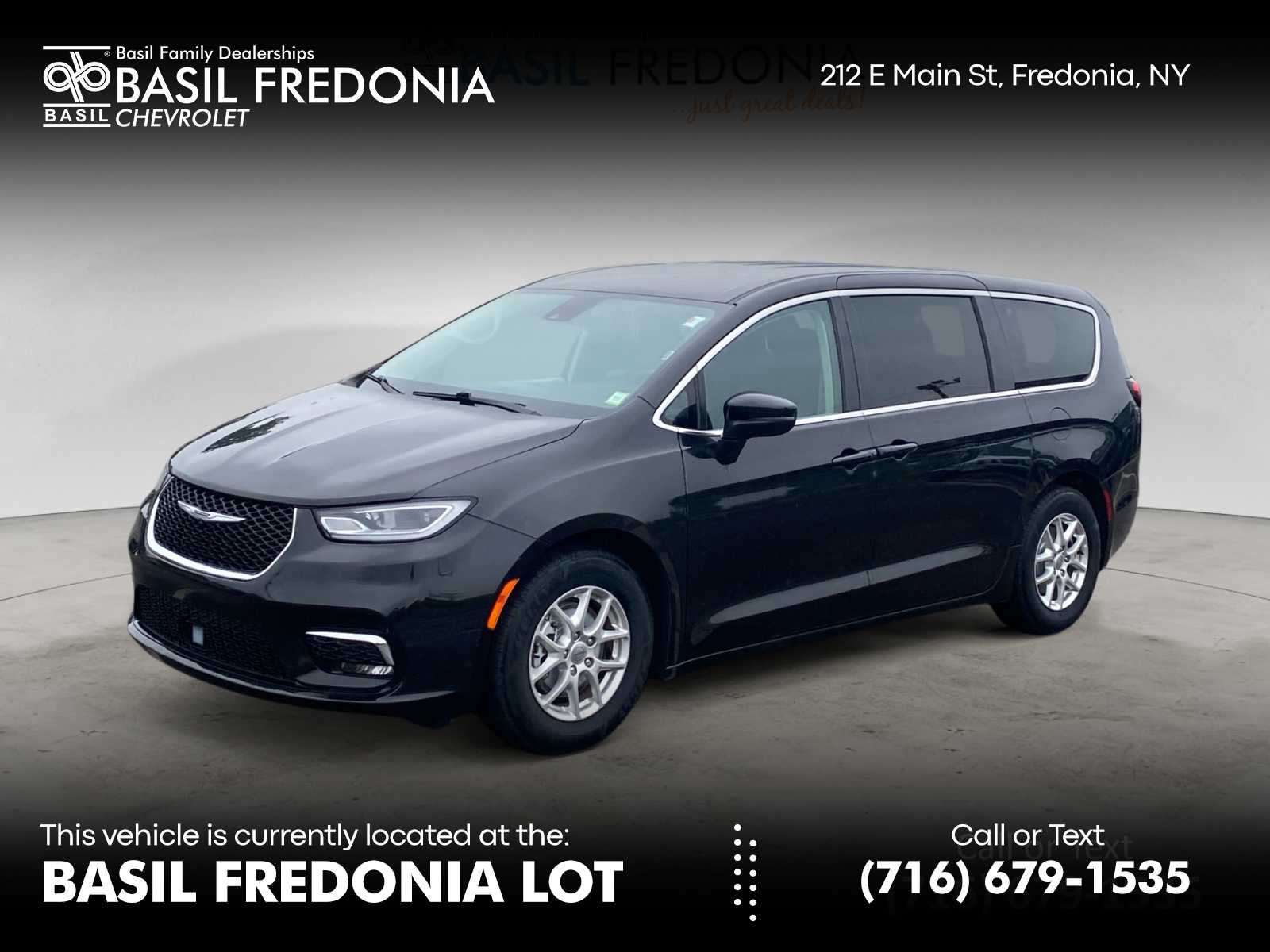 Brilliant Black Crystal Pearlcoat 2023 Chrysler Pacifica Minivan Front-Wheel Drive 9-Speed Automatic