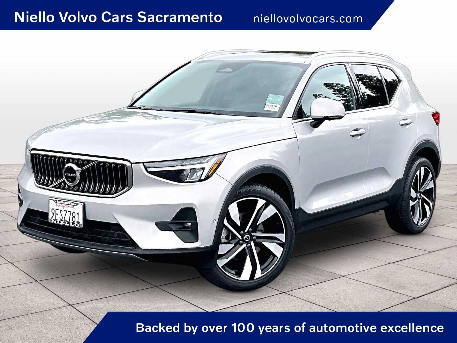 Silver Dawn Metallic 2023 Volvo XC40 B5 Ultimate Bright Theme AWD SUV / Crossover All-Wheel Drive 8-Speed Automatic
