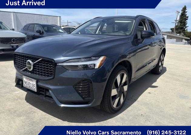 2024 Volvo XC60 Recharge T8 Plus Dark Theme eAWD