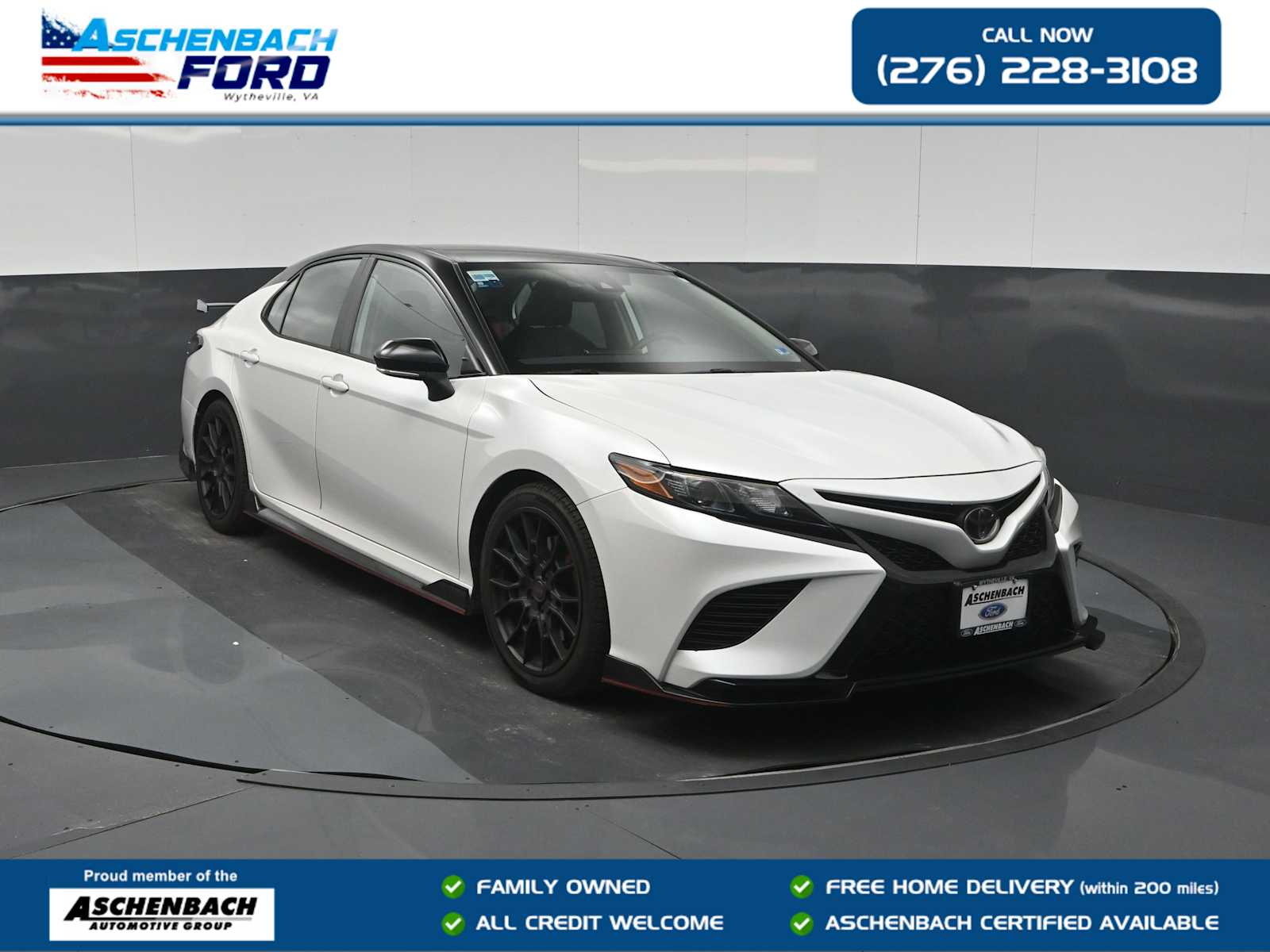 Wind Chill Pearl/Midnight Black Metallic 2023 Toyota Camry Sedan Front-Wheel Drive 8-Speed Automatic
