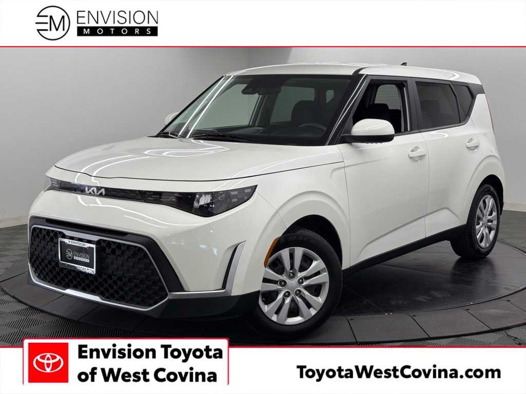 Snow White Pearl 2024 Kia Soul SUV / Crossover Front-Wheel Drive Continuously Variable Transmission