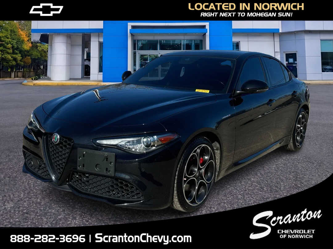Vulcano Black Metallic 2022 Alfa Romeo Giulia Veloce AWD Sedan All-Wheel Drive 8-Speed Automatic