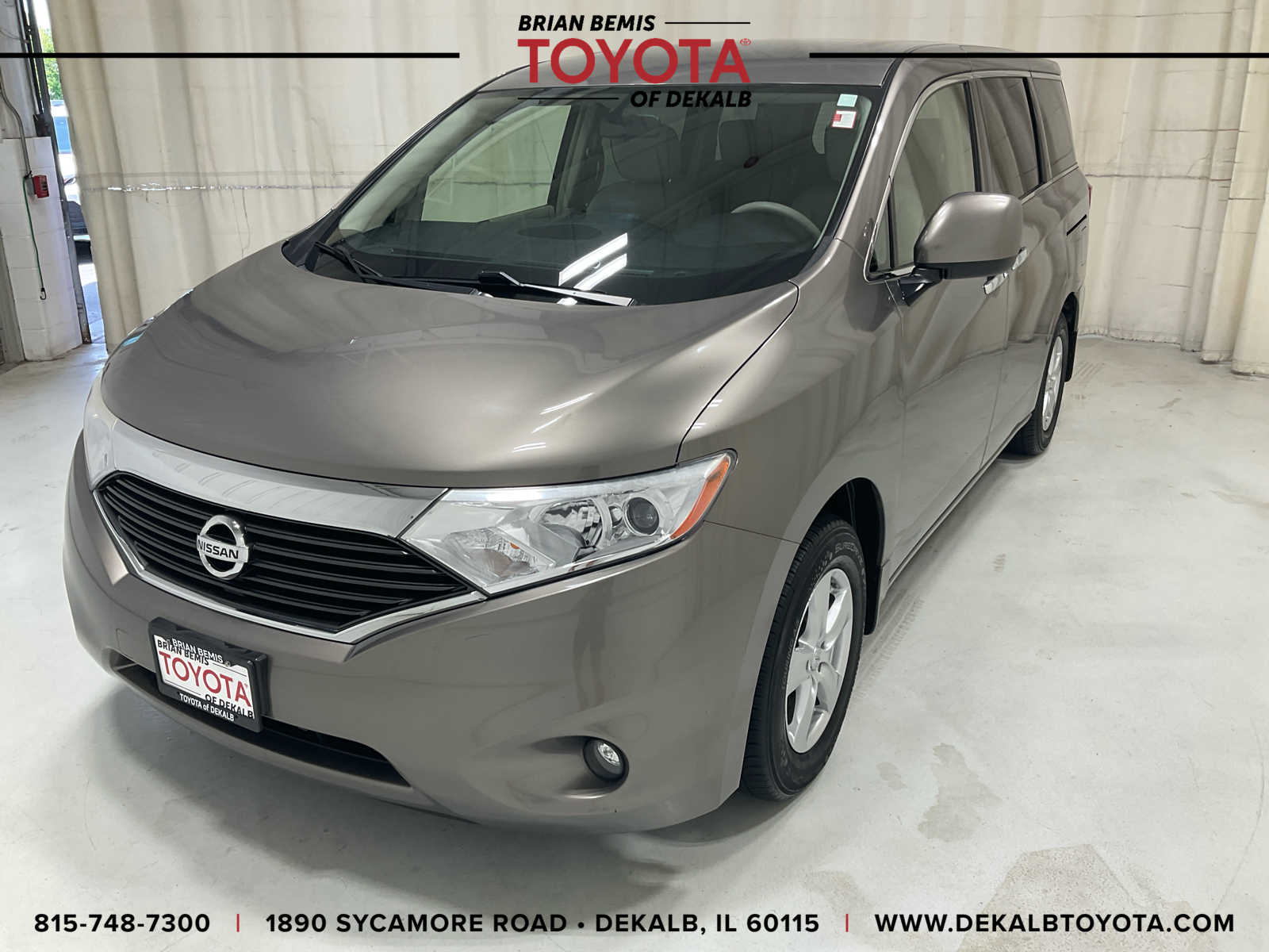 2015 Nissan Quest SV's photo