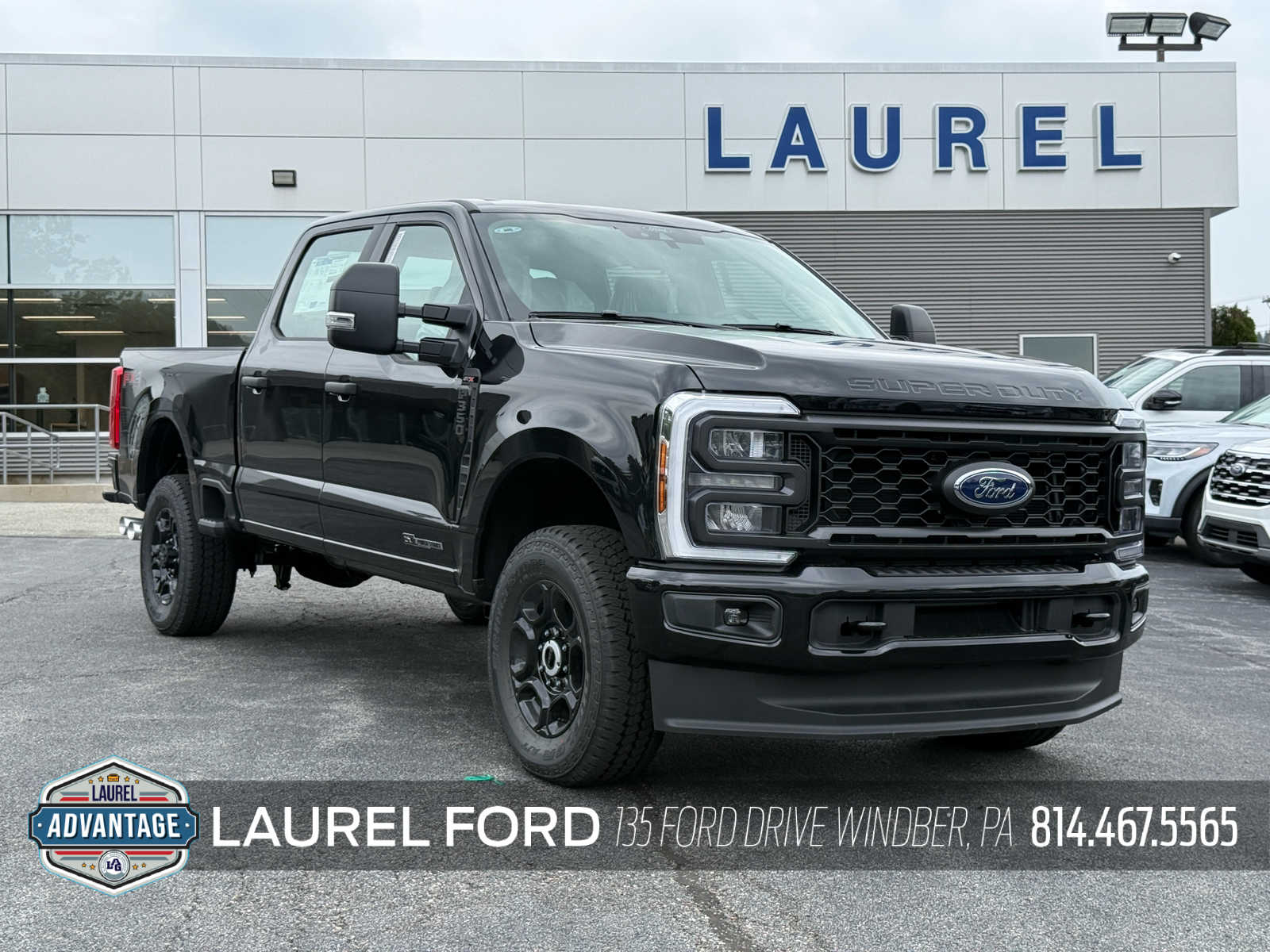 Agate Black Metallic 2026 Ford F-350 Super Duty Pickup Truck Four-Wheel Drive Automatic