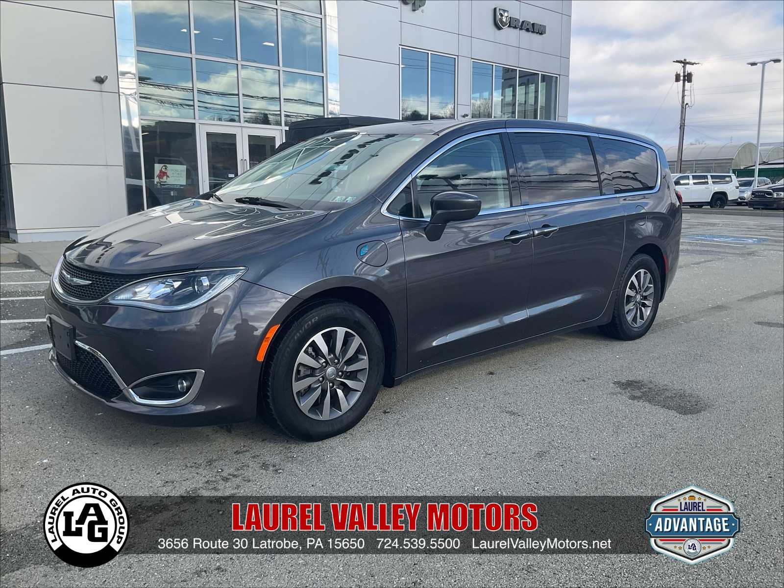 Gray (Granite Crystal Metallic Clearcoat) 2020 Chrysler Pacifica Hybrid Touring FWD Minivan Front-Wheel Drive Continuously Variable Transmission