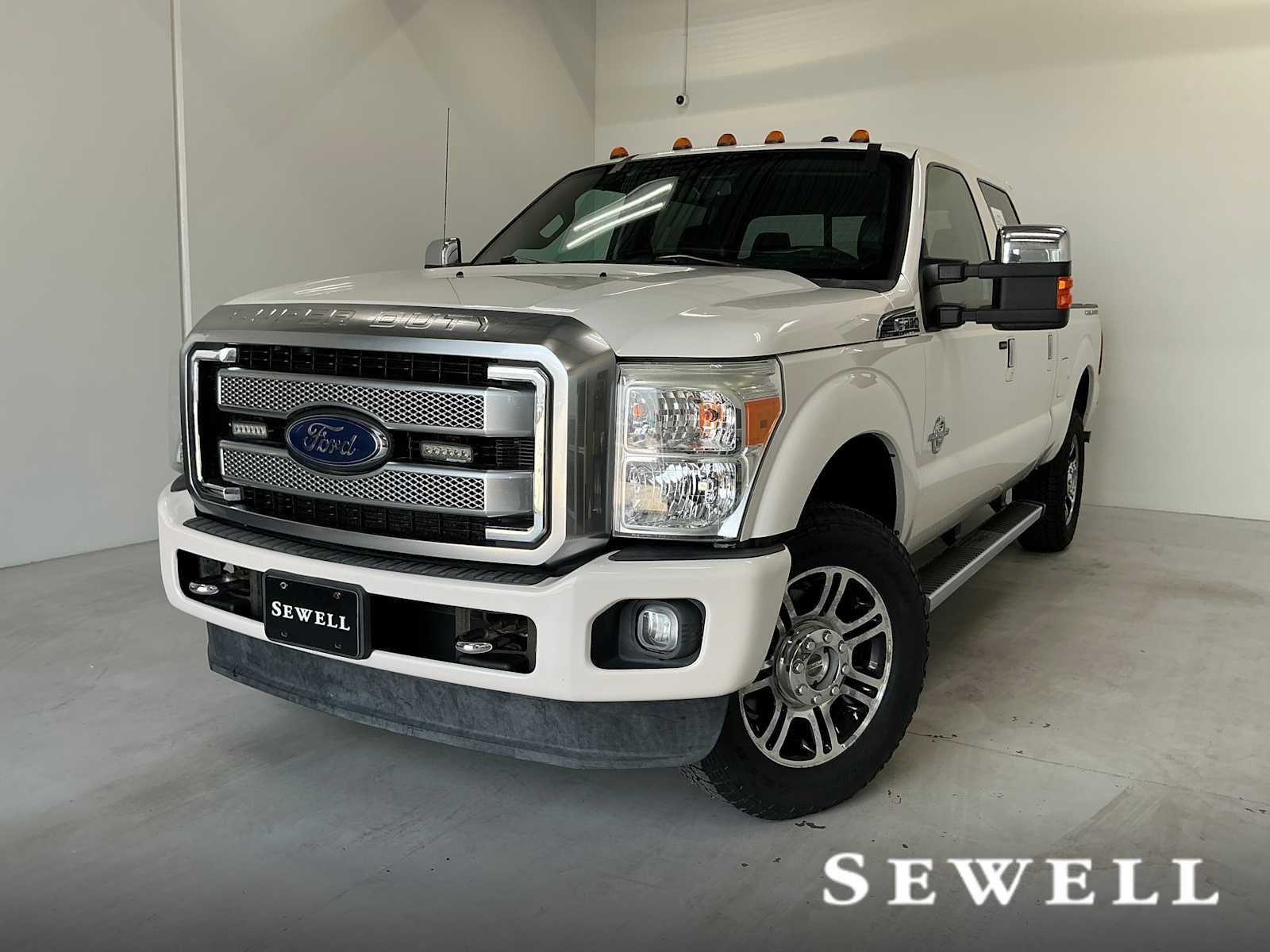 White Platinum Metallic Tri-Coat 2016 Ford F-350 Super Duty Pickup Truck Four-Wheel Drive 6-Speed Automatic
