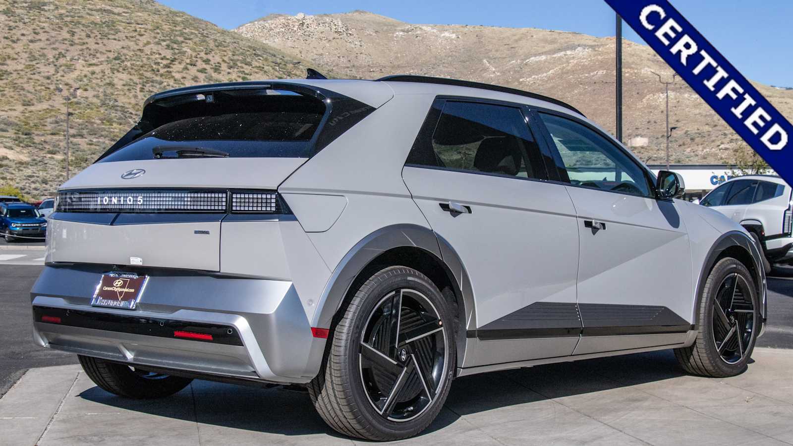 View vehicle photo 7