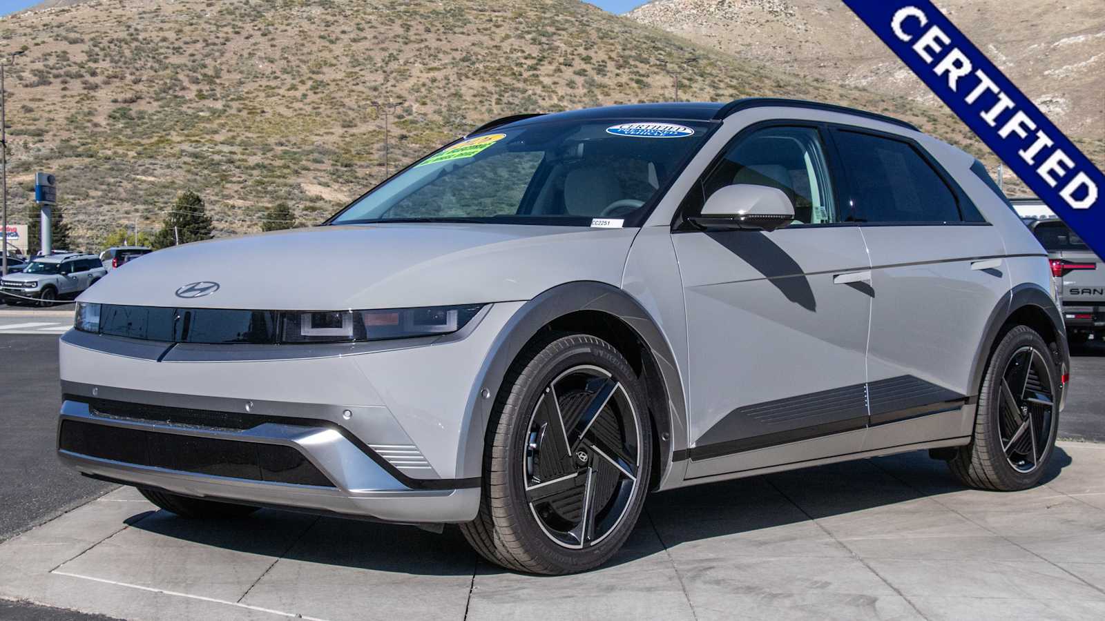 View vehicle photo 3